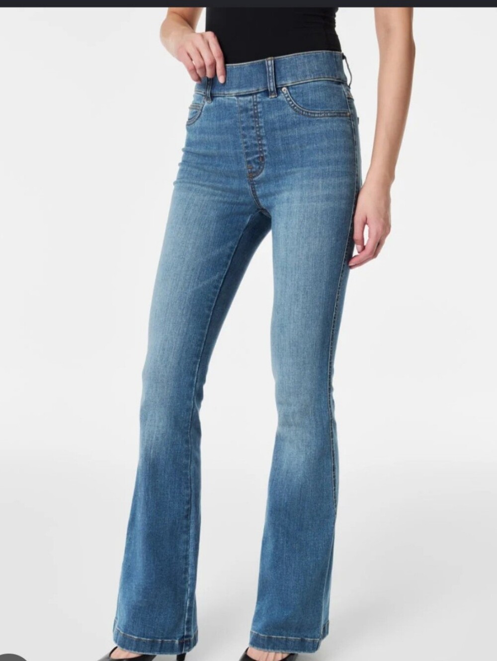 SPANX EVERYWEAR FLARE JEANS. SIZE X- LARGE. VINTAGE INDIGO  RAW HEM.